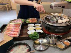 -围炉肉舍•炭烤活鳗•丹东海鲜烤肉(步行街店)