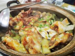生鲜芋荷鲶鱼煲-思远客家菜馆(巴伐利亚店)