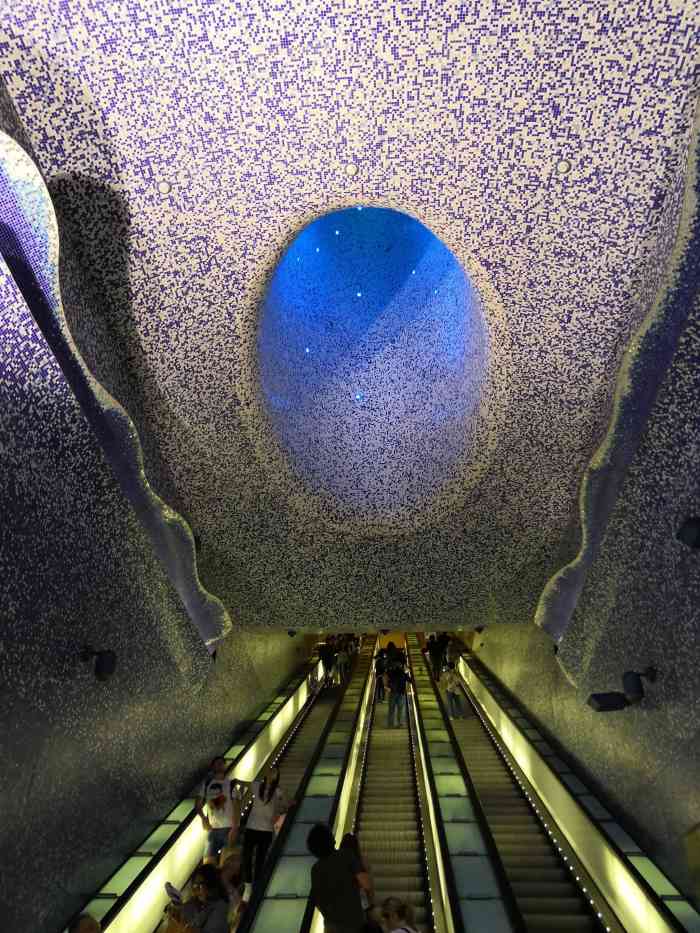 托莱多地铁站-"toledo站是那不勒斯地铁一号线的一站.