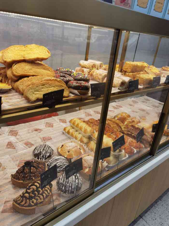 品冠园主题烘焙馆-"位置比较好找,因为是团购的,所以取时需要.