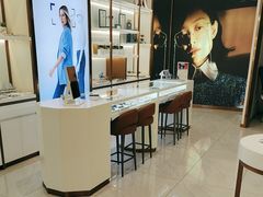 -J-Optical佳视明眼镜·蔡司视觉(青岛金茂览秀城店)