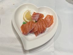 三文鱼刺身-领鲜活海鲜榴莲自助火锅(东门店)