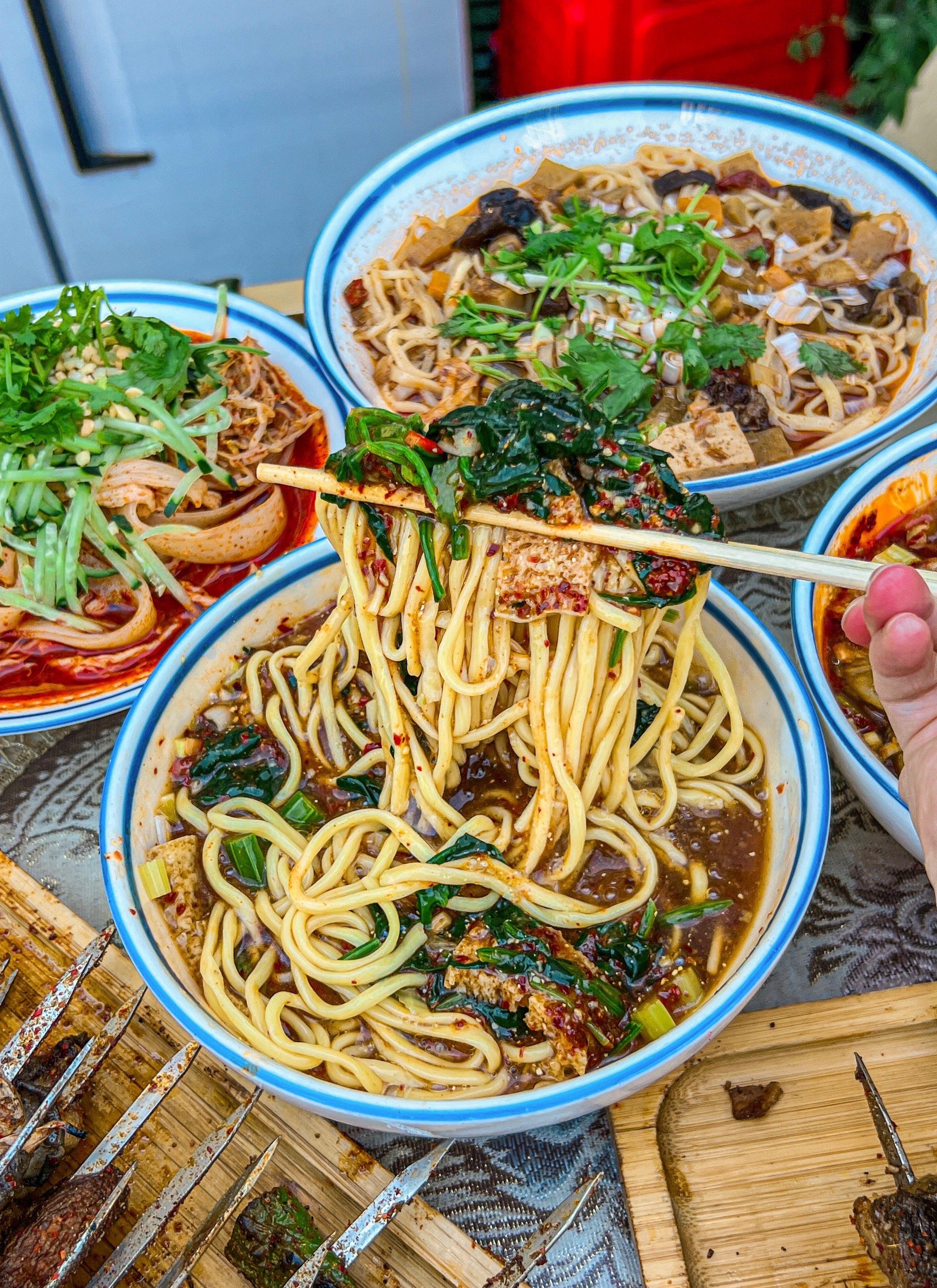 来新疆后恨不得天天吃滚辣皮子黄面!巨好吃