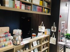 -钟书阁(群光广场店)