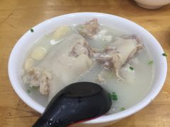 -雷祖芳老妈蹄花店