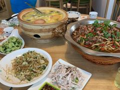 -兔行天下-鸿鹤鲜锅兔(中海国际店)