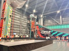 -极限PLAY运动娱乐新世界·团建派对表演休闲馆·室内高空游乐园
