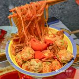 黄喉配猪排😋在万勇超新店get√新吃法！