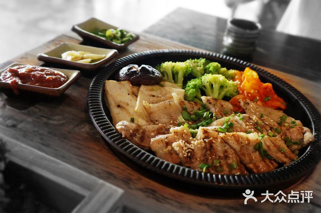 倍乐创意韩国料理 韩式铁板烤五花肉