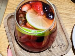 草莓气泡水-自如ZSPACE四合院艺术餐厅