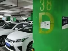 -丽丰购物中心·停车场