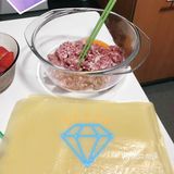 老妈做的是上海风味的豆腐衣包肉