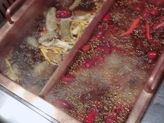 -老牌坊云南鱼豆花火锅(爱建店)