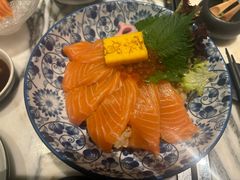 海三色丼飯-家贺屋刺身寿司专门店