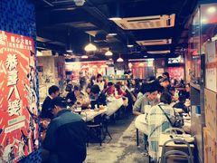 大堂-鲜入围煮花胶鸡海鲜火锅