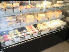 面包甜点陈列柜-红宝石·鲜奶小方·海派西点房(浦三店)