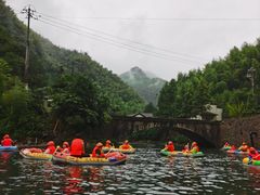 -安吉龙王山峡谷漂流