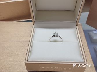 过段时间准备向女朋友求婚了，我们马上就快毕业了