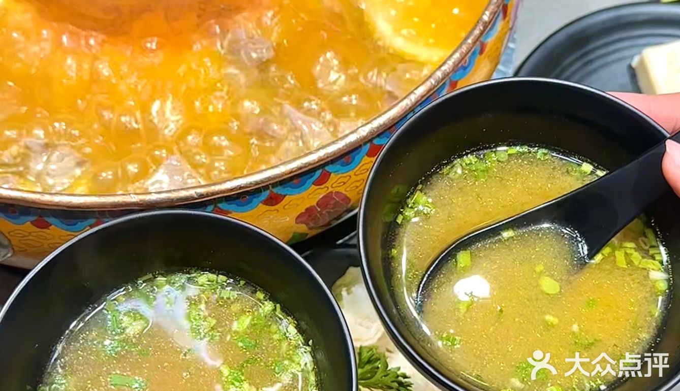 来新疆怎么能不吃沙棘火锅呢!!就在乌鲁木齐