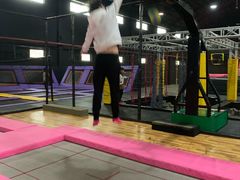 -嘿哟动霸CHUA·新潮玩运动娱乐中心·蹦床滑冰团建乐园