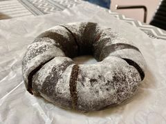 巧克力甜甜圈-小蜜蜂·Bakery&Coffee(翰子花园店)