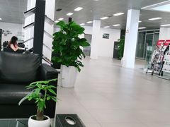 -深圳锦龙奥迪4S店(前海店)
