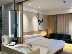 -上海浦东中心万枫酒店