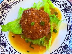 鸭蛋黄狮子头-春水锅贴·传统鲁菜(大明湖店)