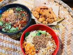 -爆炸头阿姨小四川正宗川味小吃(无任何分店)