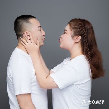 观望了很久的一家照相馆 美团评价很高 结婚证件照在海