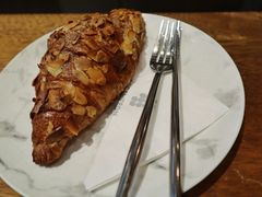 杏仁牛角包-DECAMERON十日谈(卓悦汇店)
