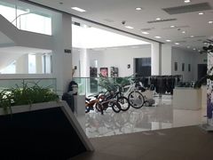 精品区-上海宝宁宝马4S店