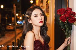 -现代经典婚纱摄影