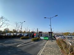 -奕欧来上海购物村停车场