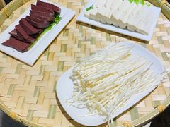 -茸梅路右拐龙虾-农家菜(松江店)