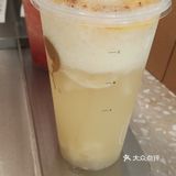 已经有一周没有出门了,秋天的第一杯奶茶也没有喝到