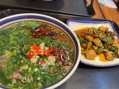 -云阿蛮云南生烫牛肉米线(奉贤路店)