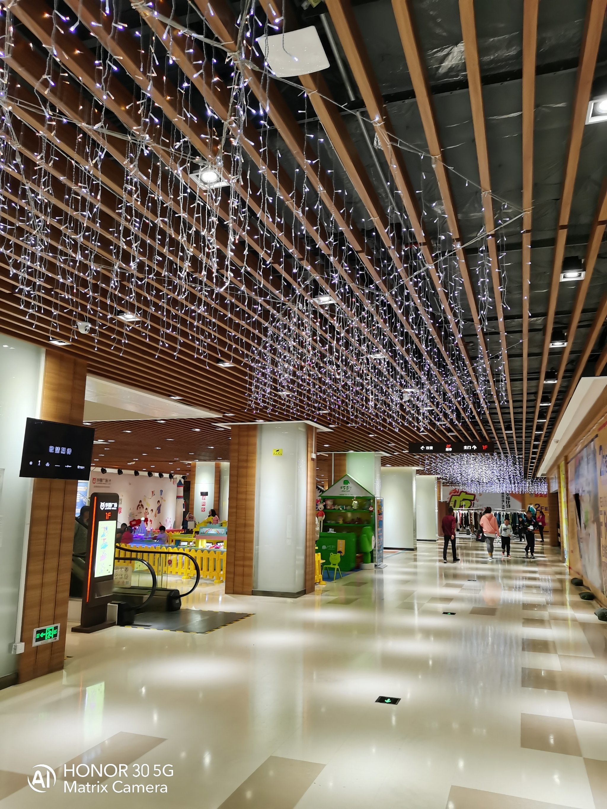 华强一直是佛山老城区里的地标之一,记得第