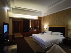 -江门新会碧桂园凤悦凤凰酒店(万达广场店)
