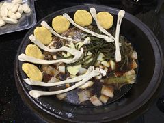 铁锅炖杂鱼-铁锅炖灶台鱼老三炖鱼馆