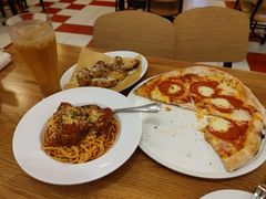 -城市大道红炉披萨烘焙坊