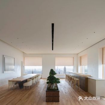 432 Park Avenue座落于纽约第 56