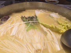 -洪氏嗨捞·广东猪肚鸡·椰子鸡火锅(西咸万象城店)