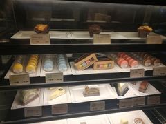 面包甜点陈列柜-麦当劳(杭州庆春路店)