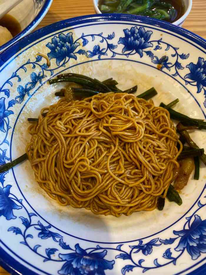 九龙面馆-"[薄荷]环境:两三个长桌子还有几个高脚."-大众点评移动版