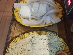 -洞庭洲·防空洞火锅·铜锅涮肉·烧烤(新百广场店)