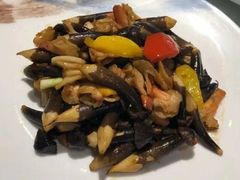 黑枞菌煎炒鸡柳-赴宴楼(鸠兹古镇店)