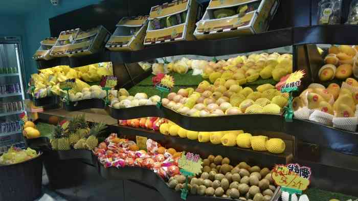 果果鲜生-"7298[色]工联龙翔桥地铁站出口扶梯位置.