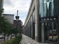 -TESLA 特斯拉(上海太古汇体验店)