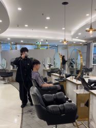 点击看大图 -八佰伴8008星级形象店